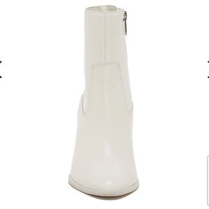 Vince Camuto Ezranda Creamy White size 7 Bootie